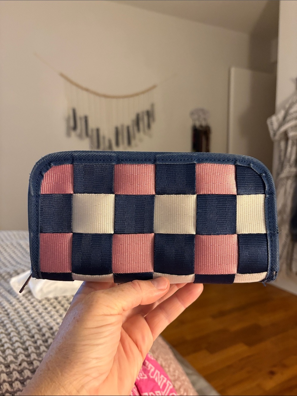 Harvey’s seatbelt wallet Navy, Pink & Cream